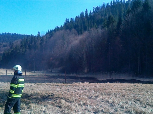 Vypaľovanie trávy v obci 26.03.2012