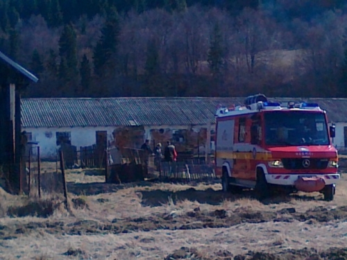 Vypaľovanie trávy v obci 26.03.2012