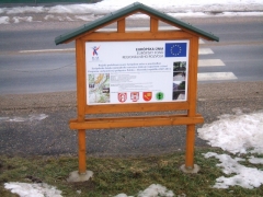 Konečná tabuľa realizácie výstavby chodníkov k NKP