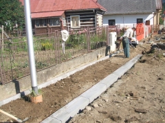 Chodník vedľa cesty III/54343 smerom na Lechnicu