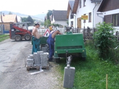 Chodník vedľa cesty III/54343 smerom na Lechnicu