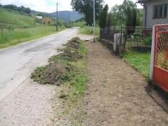 Chodník vedľa cesty III/54343 smerom na Lechnicu