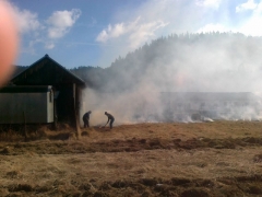 Vypaľovanie trávy v obci 26.03.2012