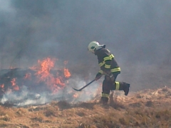 Vypaľovanie trávy v obci 26.03.2012