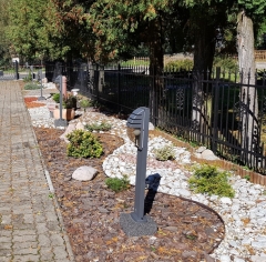 Osvetlenie vstupu do kostola Najsv. Trojice