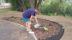2019 - Revitalizácia plochy pri cyklochodníku (...aj pán starosta pomáhal :-) )